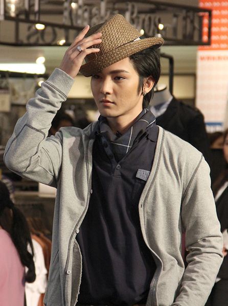 &ldquo;Fluke C-Quint & Black Jack&rdquo; 2 หนุ่มเท่ ต่างสไตล์ ในมาดนายแบบ