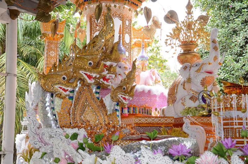 รถกระทงใหญ่ มช. ในงานยี่เป็งเชียงใหม่ 2555