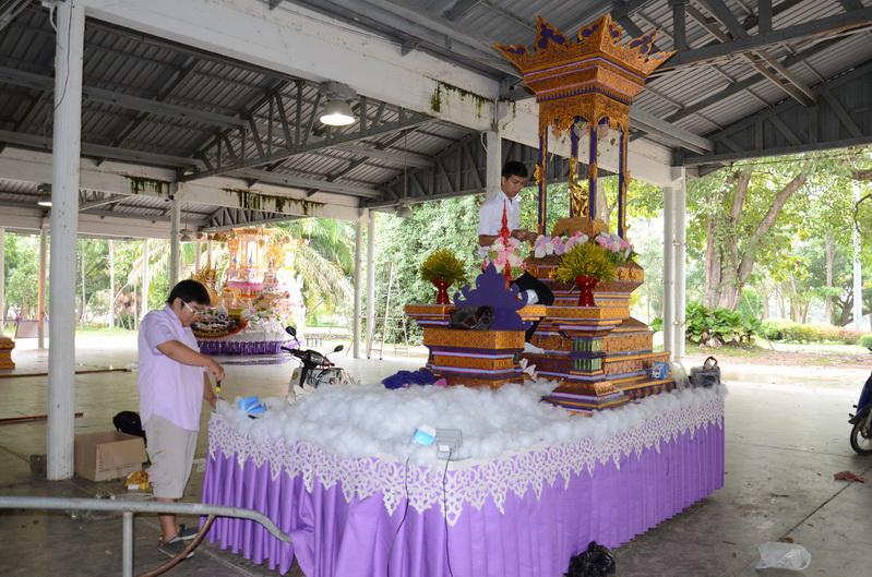รถกระทงใหญ่ มช. ในงานยี่เป็งเชียงใหม่ 2555