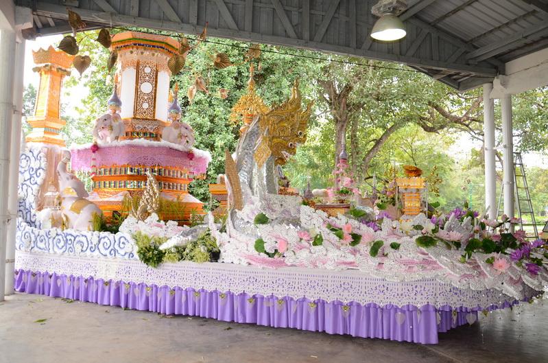 รถกระทงใหญ่ มช. ในงานยี่เป็งเชียงใหม่ 2555