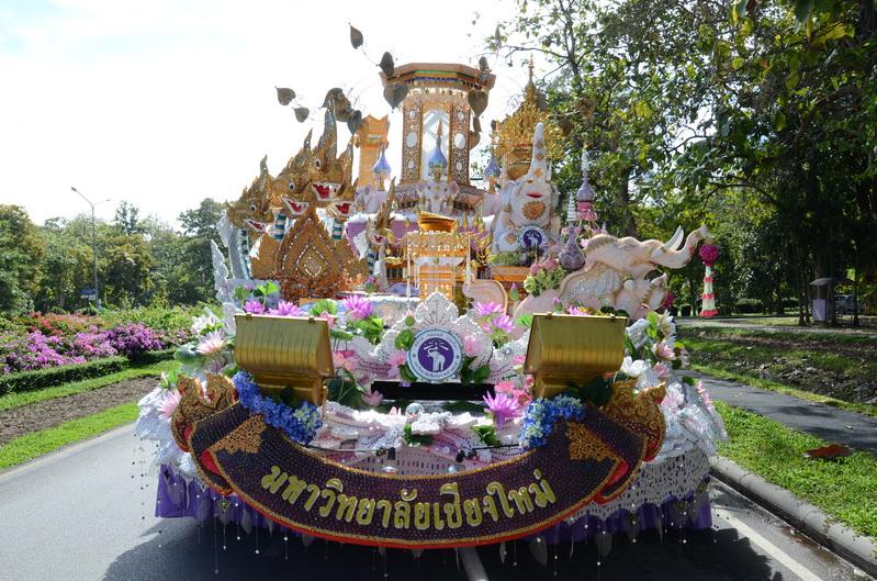 รถกระทงใหญ่ มช. ในงานยี่เป็งเชียงใหม่ 2555