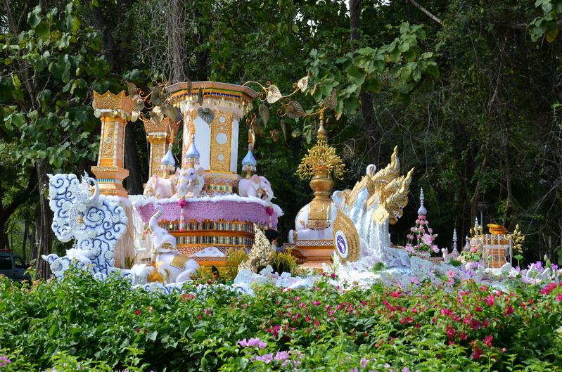 รถกระทงใหญ่ มช. ในงานยี่เป็งเชียงใหม่ 2555