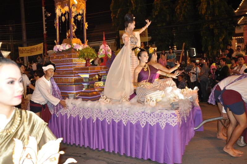 ขบวนยี่เป็งเชียงใหม่ 2555 จาก มหาวิทยาลัยเชียงใหม่