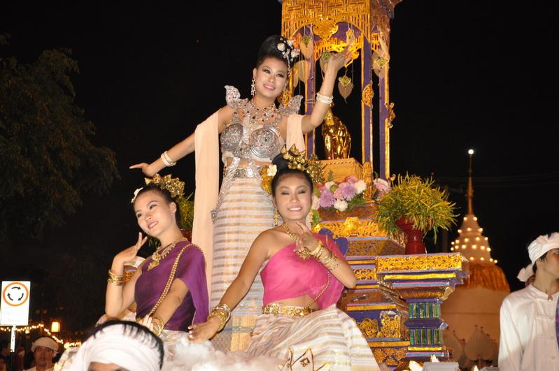ขบวนยี่เป็งเชียงใหม่ 2555 จาก มหาวิทยาลัยเชียงใหม่