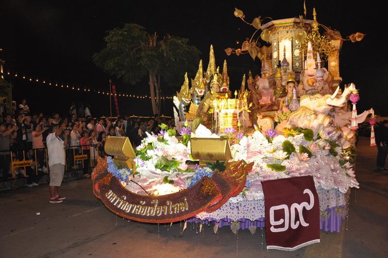 ขบวนยี่เป็งเชียงใหม่ 2555 จาก มหาวิทยาลัยเชียงใหม่