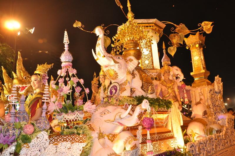 ขบวนยี่เป็งเชียงใหม่ 2555 จาก มหาวิทยาลัยเชียงใหม่