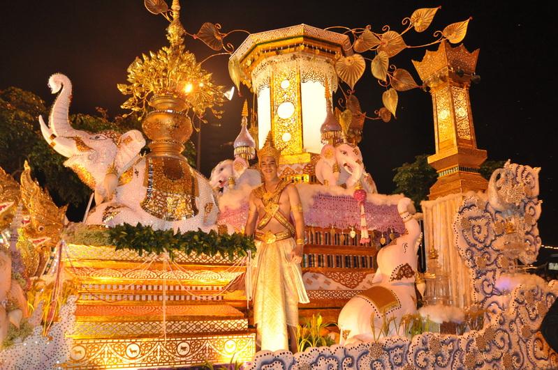 ขบวนยี่เป็งเชียงใหม่ 2555 จาก มหาวิทยาลัยเชียงใหม่
