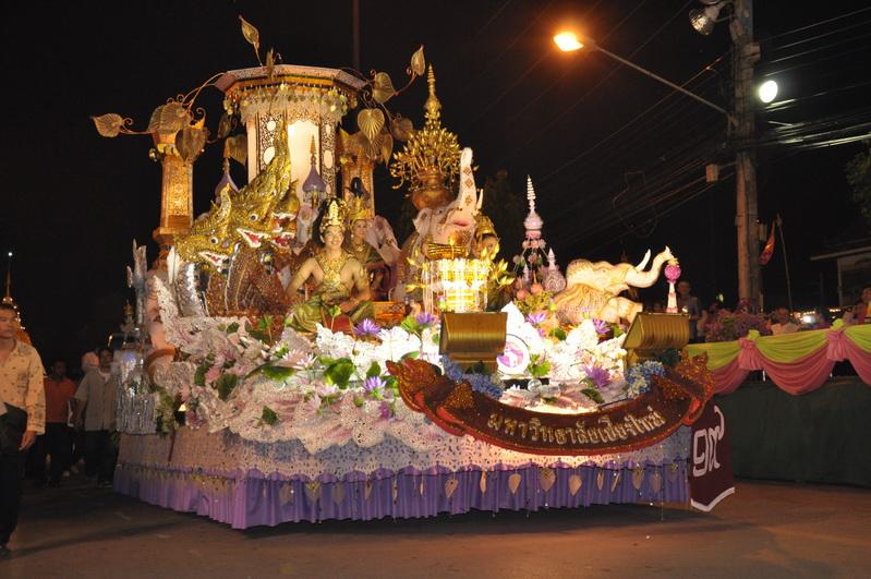 ขบวนยี่เป็งเชียงใหม่ 2555 จาก มหาวิทยาลัยเชียงใหม่