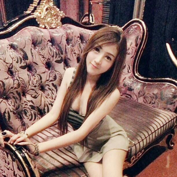 จ๊ะเอ๊ เจ้าของยอด หมื่นไลท์ ใน FB หลายคนอาจจะเคยกดติดตามเธออยู่ เธอน่ารัก !!