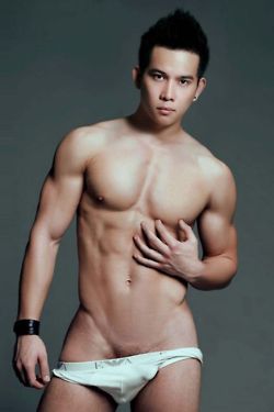 ถอดโชว์เรือนร่าง 93