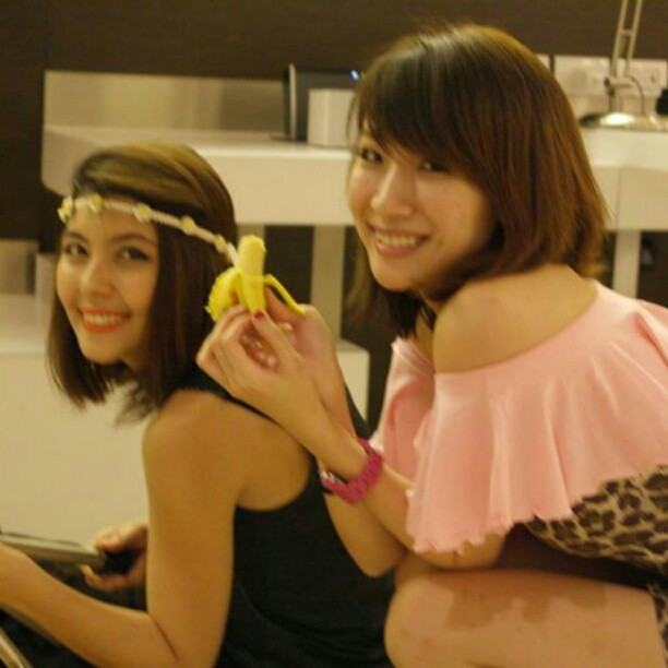 สุดหวิว! แคท ญาญาญิ๋ง นำทีมใส่บิกินี่ ร่วมปาร์ตี้สละโสด เบล ไชน่าดอลล์