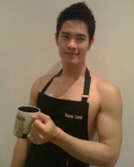 ใครรู้จักคนในรูปบ้าง ?