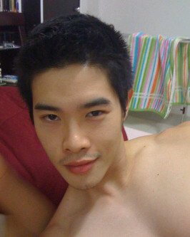 ใครรู้จักคนในรูปบ้าง ?