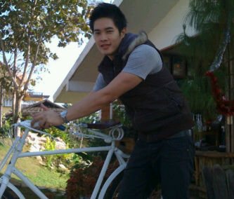 ใครรู้จักคนในรูปบ้าง ?