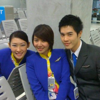 ใครรู้จักคนในรูปบ้าง ?