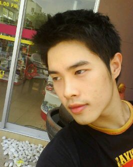 ใครรู้จักคนในรูปบ้าง ?