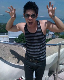 ใครรู้จักคนในรูปบ้าง ?