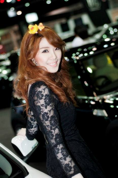 แย้ ขาวหมวยสวยเอ็กซ์ จนคล้าย...