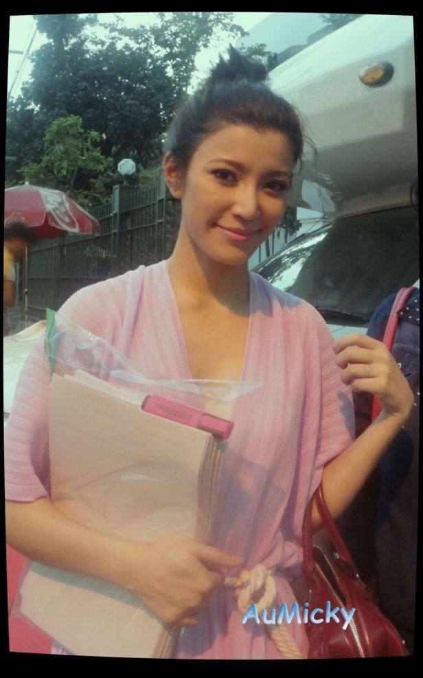 ยุ้ย เอมี อานัส ในกองถ่าย อาญารัก