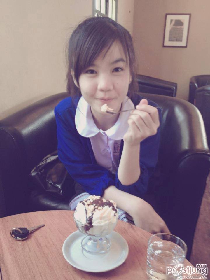 ชุดนักเรียนของ สาวลาว
