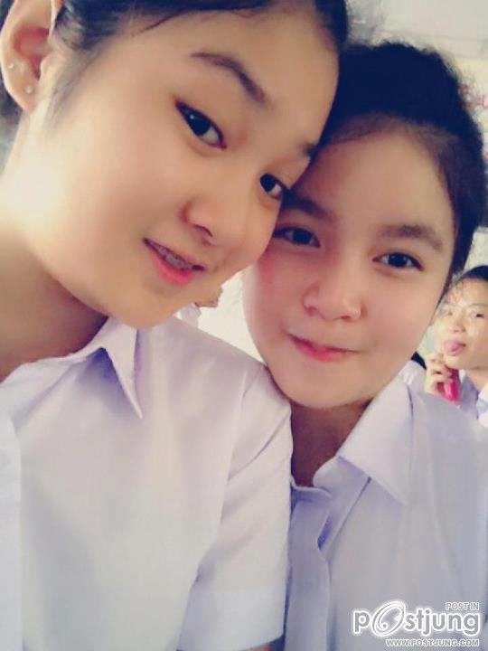 ชุดนักเรียนของ สาวลาว