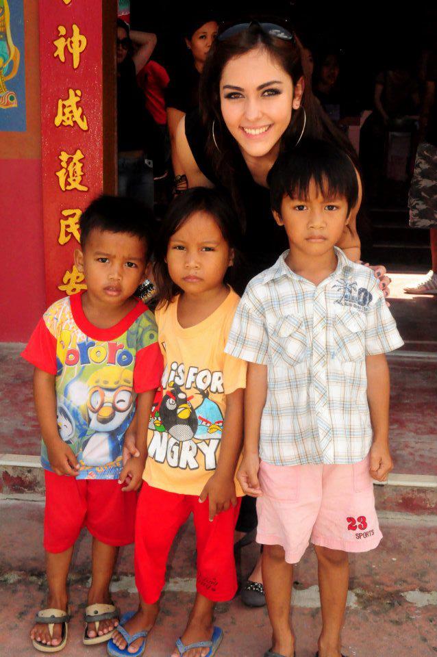 kimberly vs. Rida Miss universe 2012