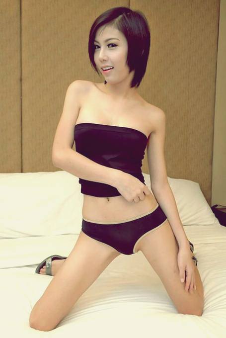 She สวยใส ในสามโลก..