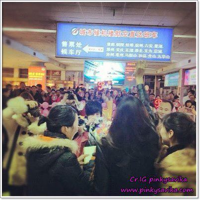 พิ้งกี้ สาวิกา กับแฟนคลับที่จีน น่ารักมาก