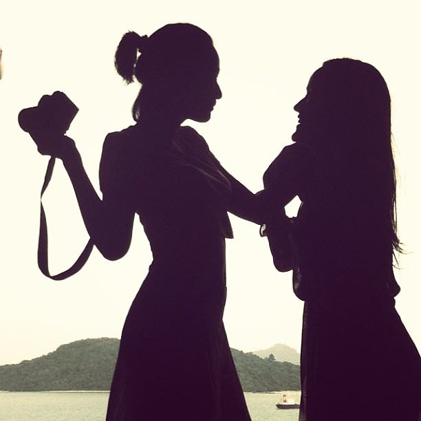 พลอย เฌอมาลย์ กับก๊วนเพื่อนสาว รับลมทะเลที่ ศรีพันวา