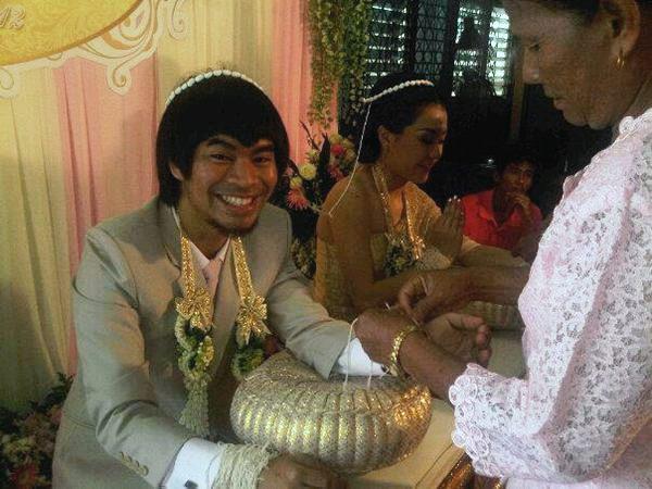 &lsquo;ใหม่&rsquo;มือกลองอารมณ์ดีวง&lsquo;ไอน้ำ&rsquo;ควงแฟนสาวนอกวงการ'วิวาห์'อีกราย