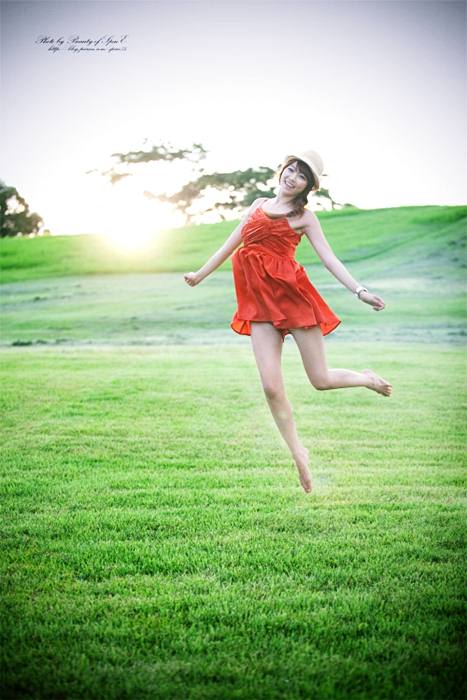 สวยใส Lee Eun Hye in Red Sun Dress