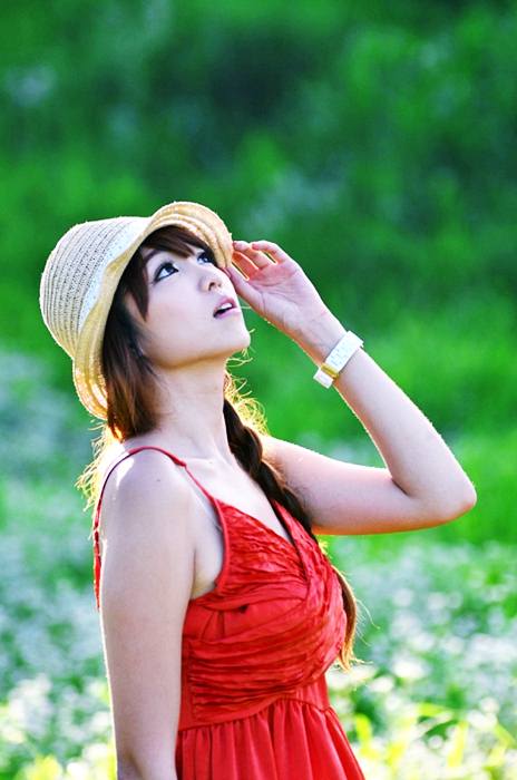 สวยใส Lee Eun Hye in Red Sun Dress