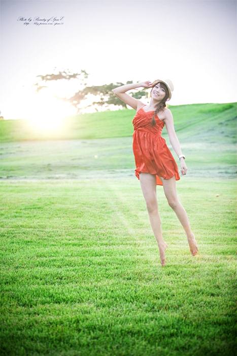 สวยใส Lee Eun Hye in Red Sun Dress