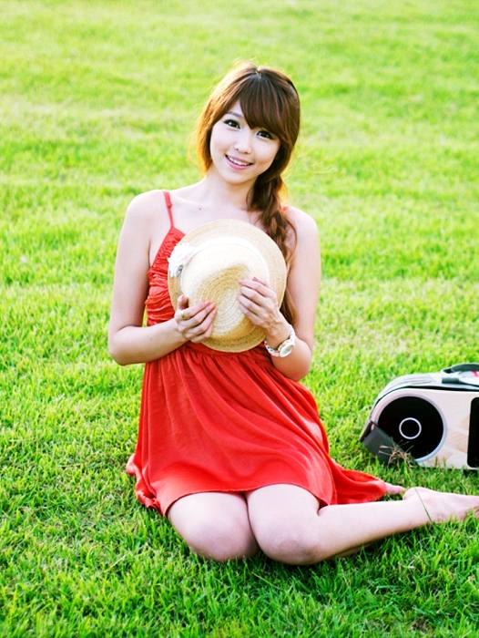 สวยใส Lee Eun Hye in Red Sun Dress