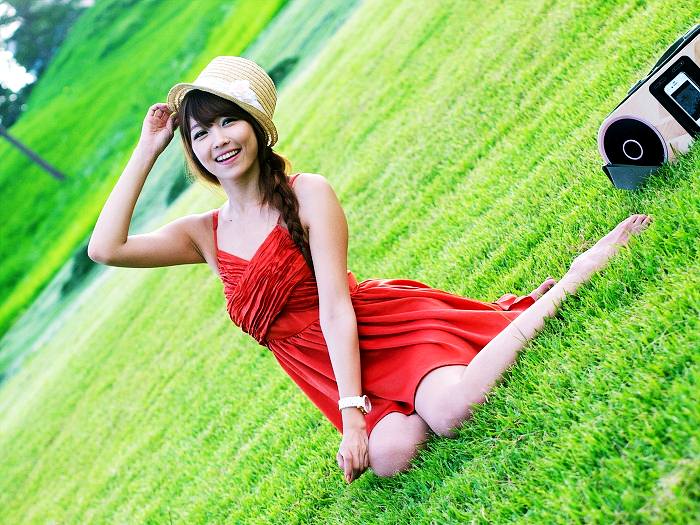 สวยใส Lee Eun Hye in Red Sun Dress
