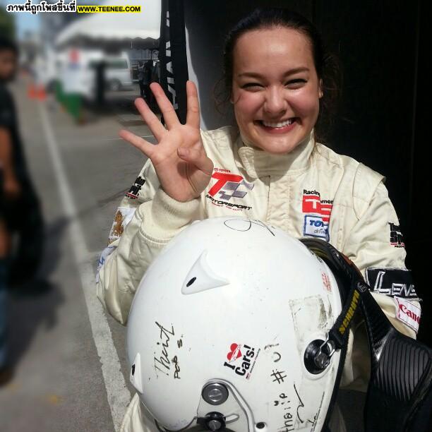 Pic : มาดู "นาตาลี" ในมาดนักแข่งรถ!!