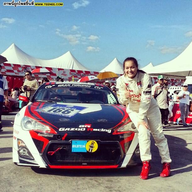 Pic : มาดู "นาตาลี" ในมาดนักแข่งรถ!!