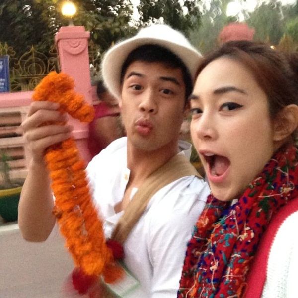 หวานชื่น! เมย์ ควง ปาล์ม แสวงบุญรับปีใหม่ที่ อินเดีย-เนปาล