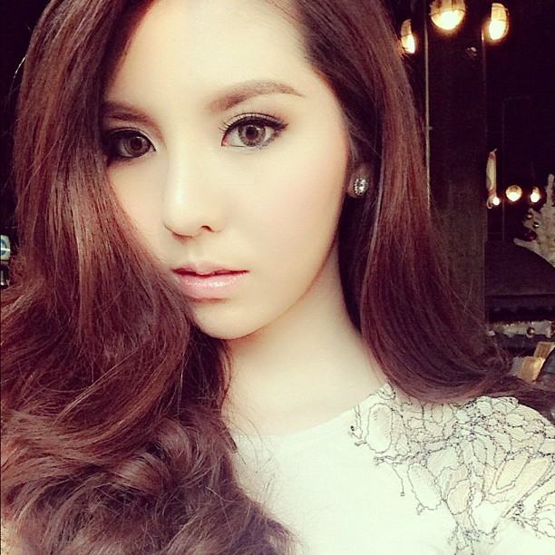 จินนี่ Kamikaze สวย ใส ไฮโซ กับสไตล์การแต่งตัวของเธอ