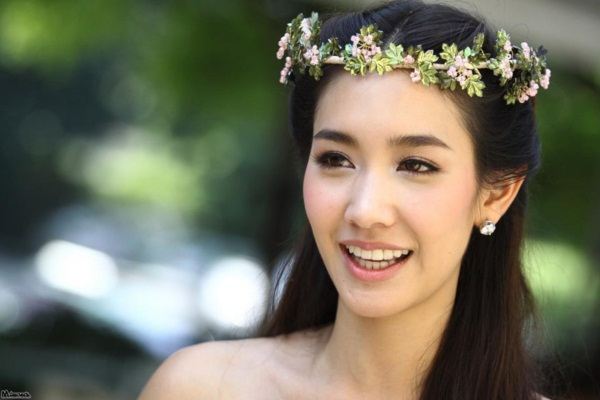 เตรียมฮา! มีน-เป้ นำทีมดารา บวงสรวง ซินเดอเรลล่ารองเท้าแตะ