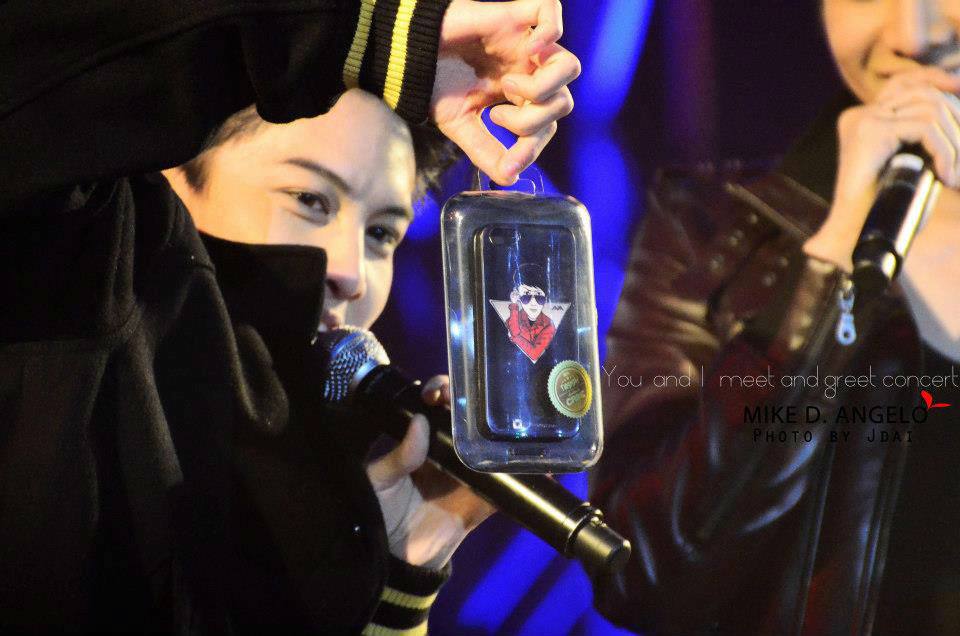 กอล์ฟ ไมค์  กอดกันร้องไห้