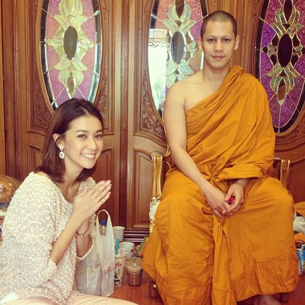 เอมี่ โพสต์แจง ลงรูปเยี่ยม พระซี บ่อย ไม่เสียหาย