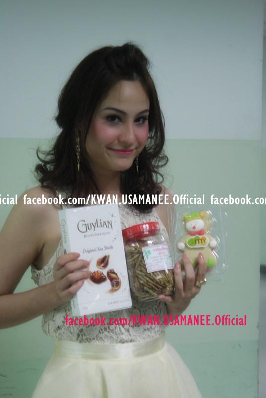 ได้ของกินแล้วยิ้มเลยน๊า^^