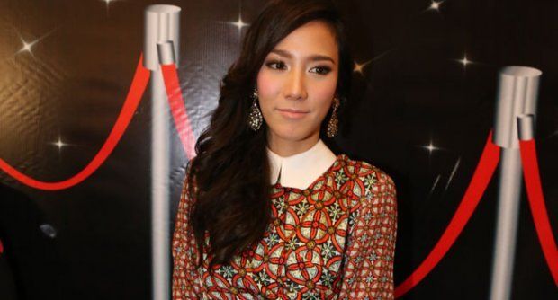 ณ ตอนนี้ อั้ม พัชราภา ซุปตาร์ของเมืองไทย มียอดการติดตามใน Instagram 880,000 คน (02/01/2013)