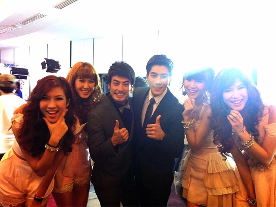 4 สาวขายาว Olives