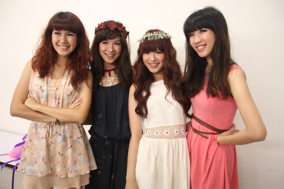 4 สาวขายาว Olives