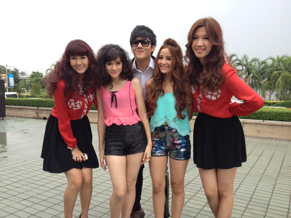 4 สาวขายาว Olives