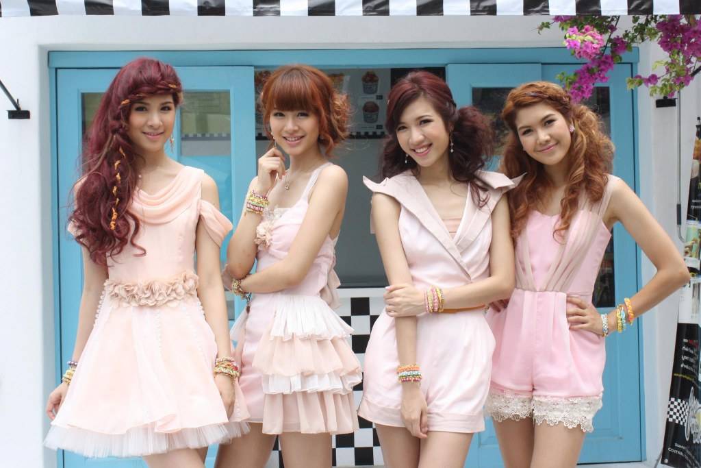 4 สาวขายาว Olives