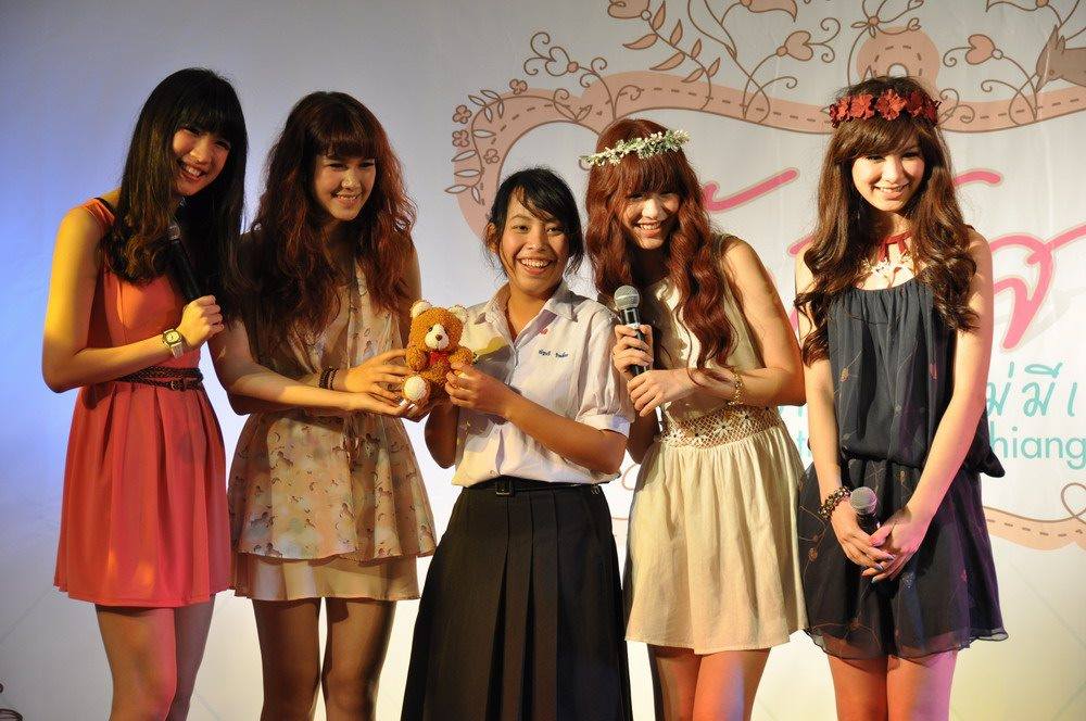 4 สาวขายาว Olives