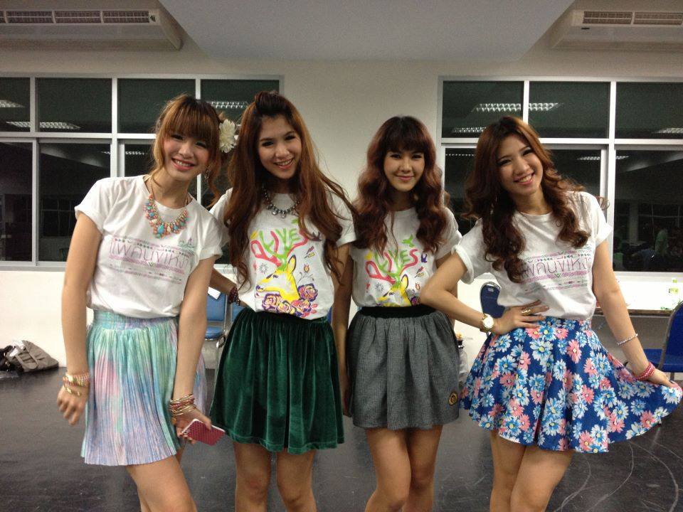 4 สาวขายาว Olives